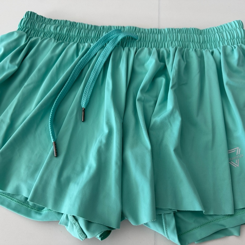 Ladies tennis skort size XL it runs small
